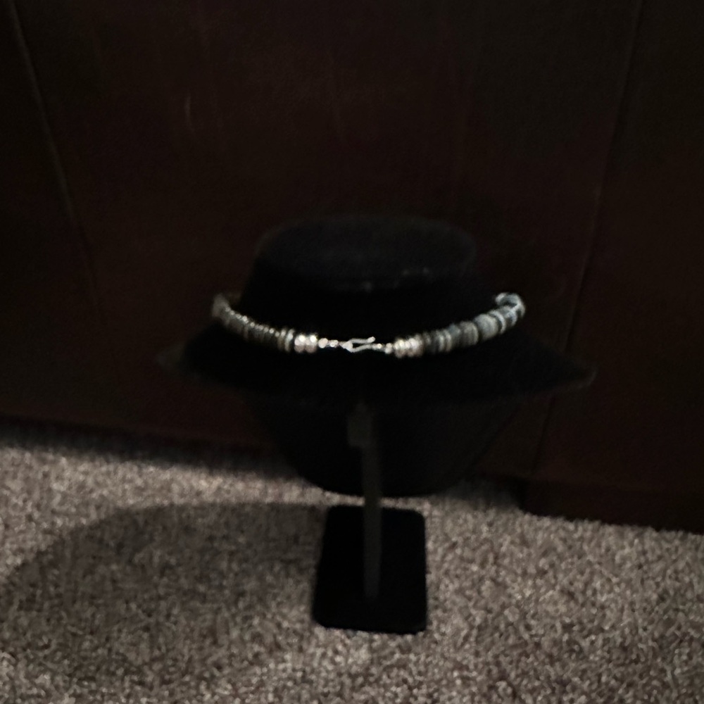 Hand Crafted “One of a Kind” Tahitian Shell & Sterling Silver Necklace - Picture 3 of 3